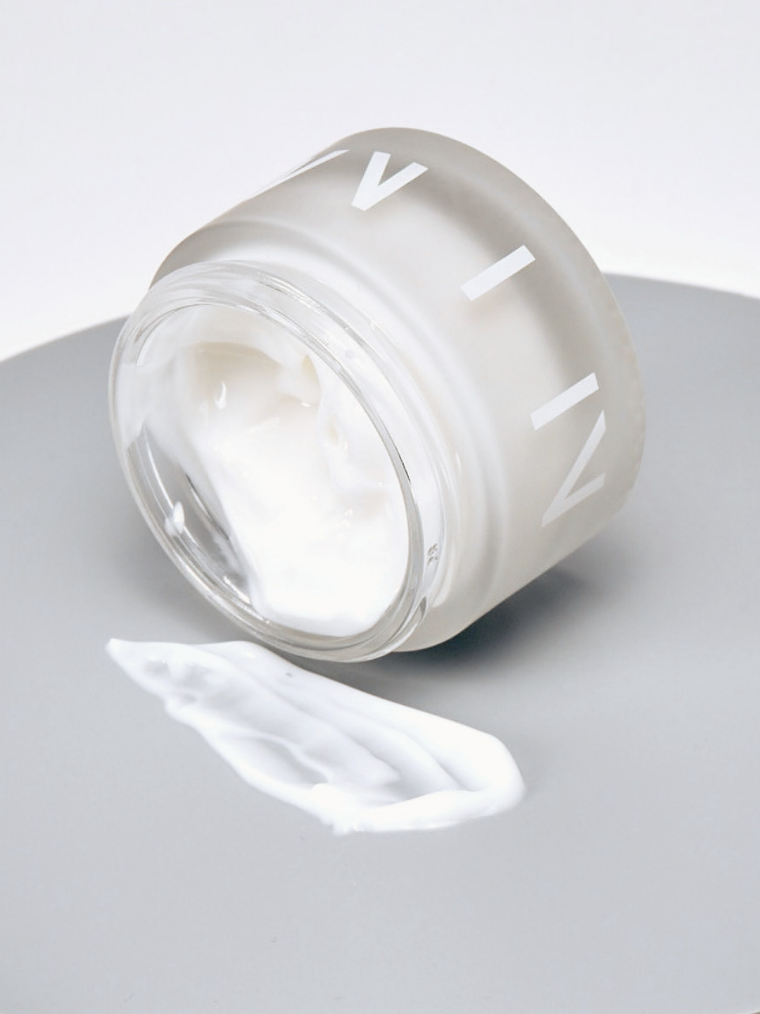 Vasetto inclinato di Crema Ialurefill ANIMA con texture