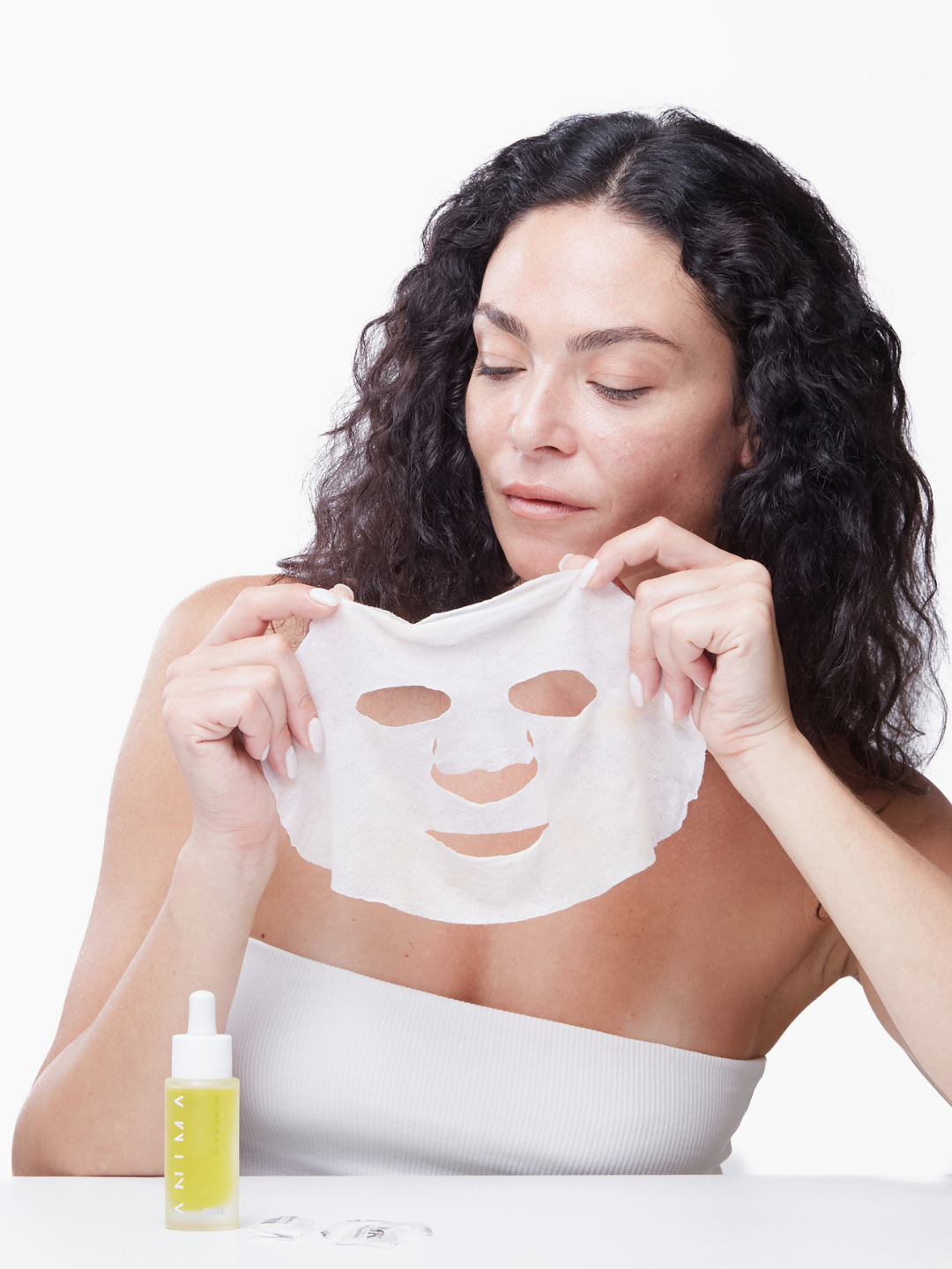 Modella con la Maschera Compressa ANIMA aperta
